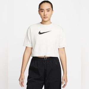 Nike Swoosh Women’s Crop top